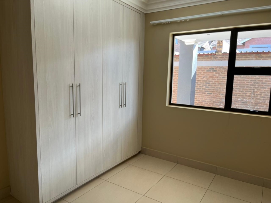 To Let 3 Bedroom Property for Rent in Heuwelsig Free State
